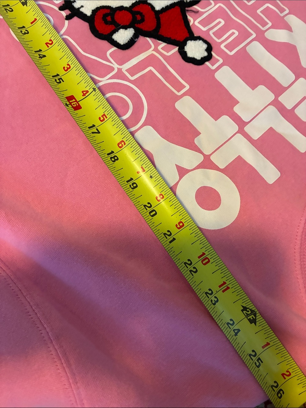 Hello Kitty Size Medium Hot Pink Crewneck Sweatshirt with Holiday Graphic - Picture 9 of 9